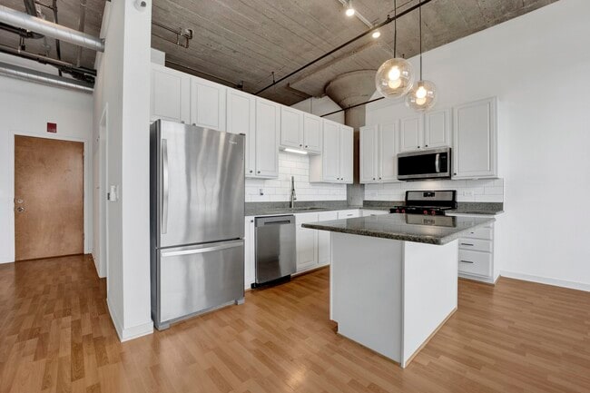 Building Photo - 3963 W Belmont Ave