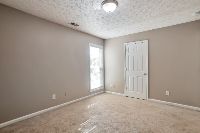 Building Photo - 3999 Riverside Pkwy