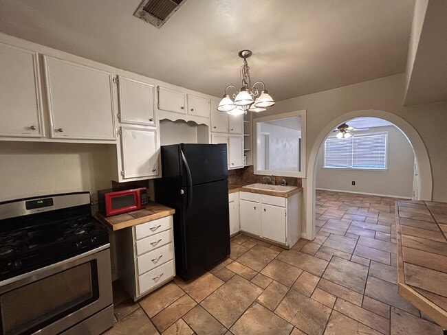 Building Photo - "Charming 4-Bed, 2-Bath Home