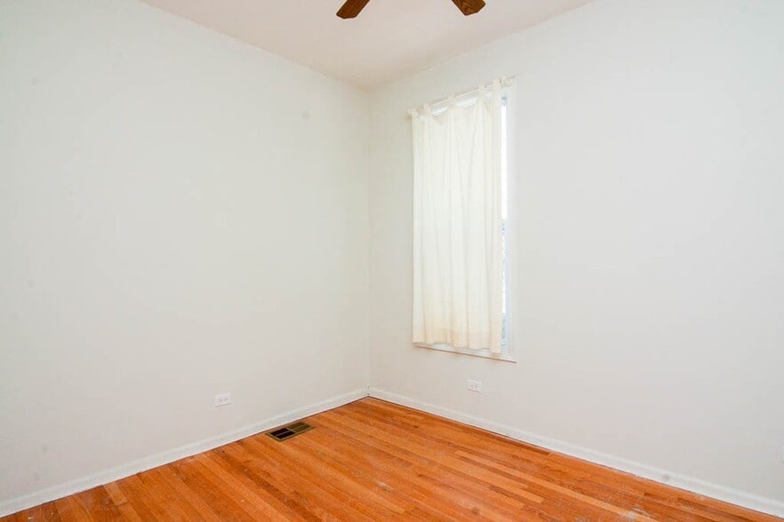 Building Photo - 1129 N Winchester Ave
