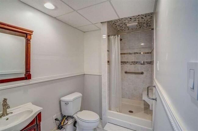 Building Photo - 142 Stoneforest Dr