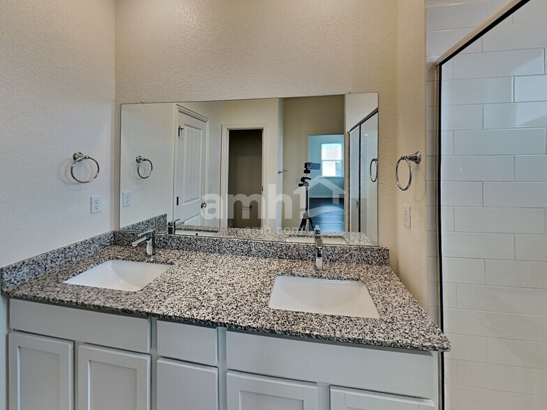 Building Photo - 2732 Geronimo Creek