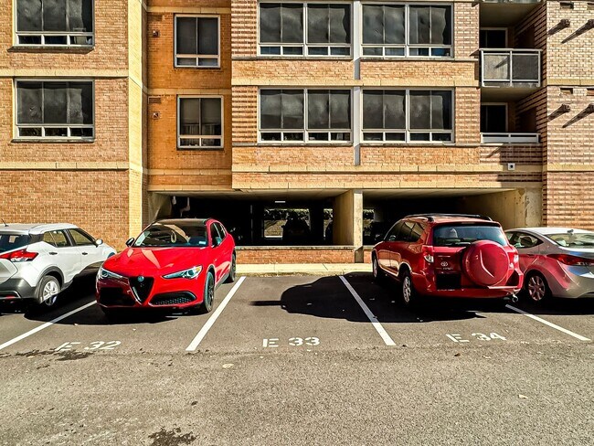 Building Photo - Bright and Sophisticated Studio Minutes Away from The Warf With Storage, Parking & Utilities Incl...