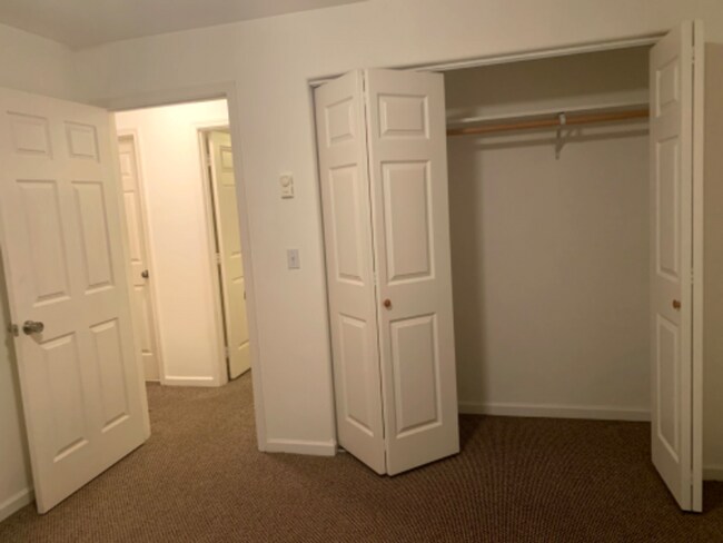 Building Photo - 2112/2114 Hamilton Duplex