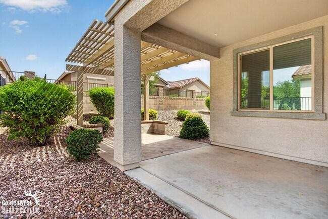 Building Photo - Beautiful 2Bdm 2Ba Home with Covered Backyard Patio in Buckeye - LOCATED IN A 55+ YEARS COMMUNITY.