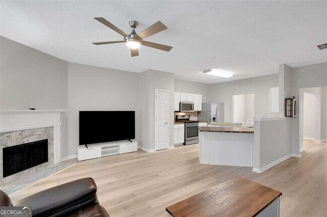 Building Photo - 940 Tree Creek Blvd