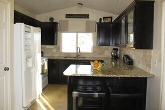 Building Photo - 444 Sunland Dr