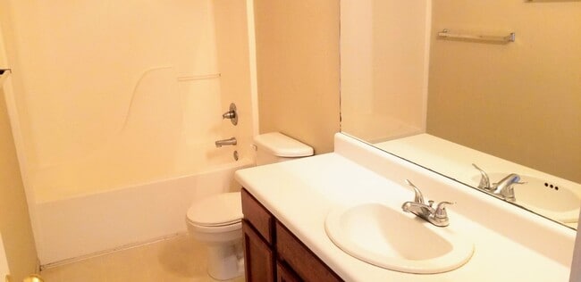 Building Photo - 108 Hickory Ridge Dr