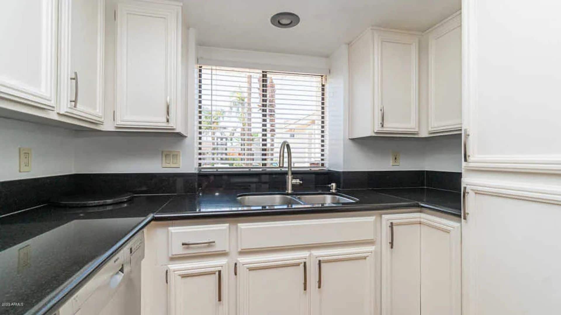 Building Photo - 318 W Sandra Ter