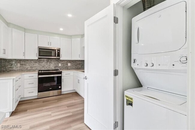 Building Photo - 407 Meadowlark Ln