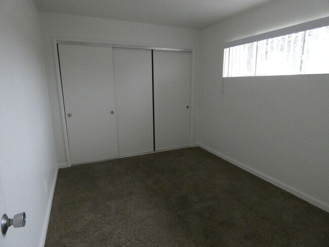 Building Photo - Light and Bright Upstairs One Bedroom Apar...