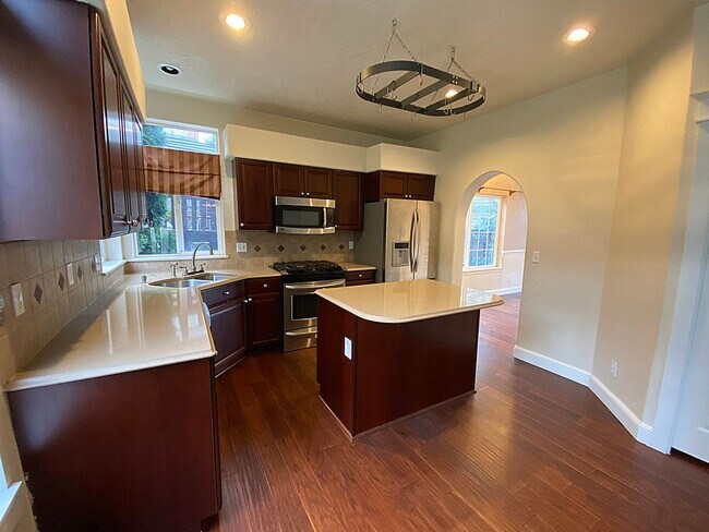 Building Photo - Great NW Home with Fenced Yard, Large Gara...