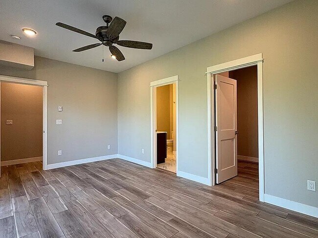 Building Photo - 3621 Sussex Dr