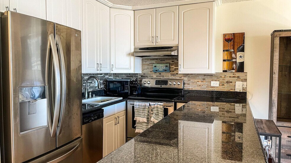 Building Photo - 411 Hobron Ln