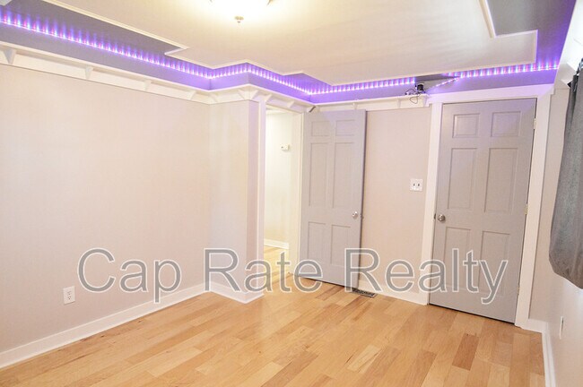 Building Photo - 216 Cherrington Rd