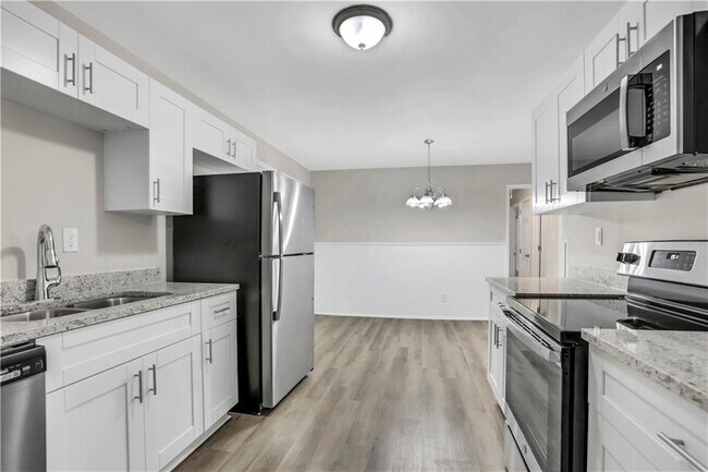 Building Photo - 1641 Delia Dr