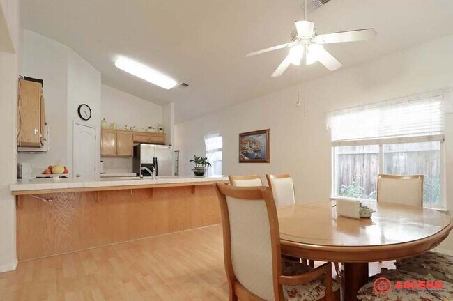 Building Photo - 9425 Lanneau Ct