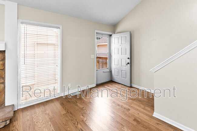 Building Photo - 15421 R St