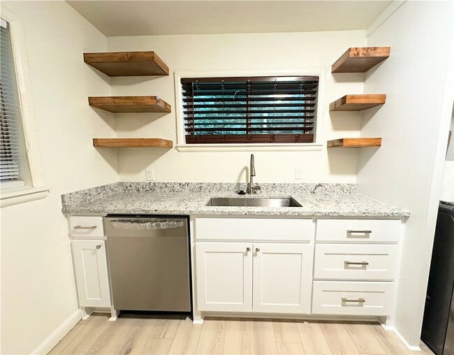 Building Photo - 515 Fallin Ave