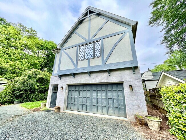 Building Photo - 1 Bed Apartment with TWO CAR GARAGE!