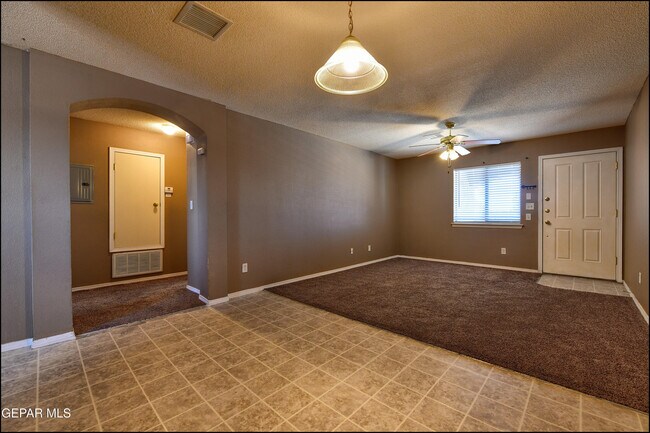 Building Photo - 3404 Blue Earth Ln