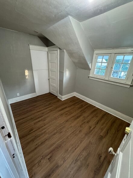 Bedroom - 807 Avon St