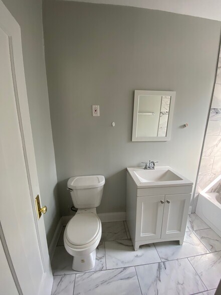 Building Photo - 732 Reba Pl
