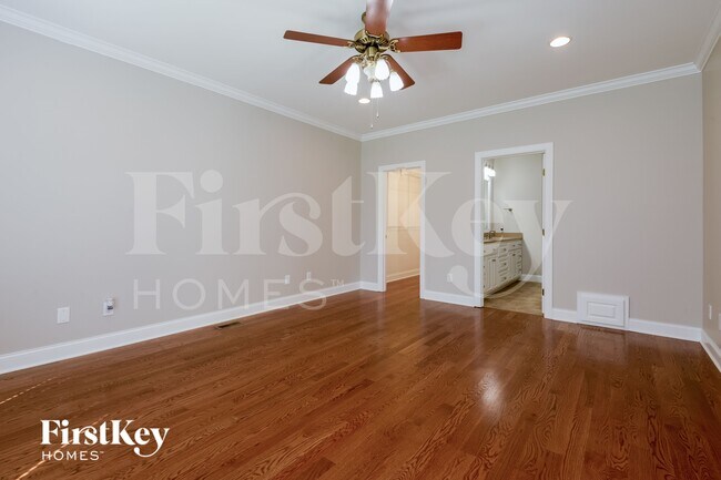 Building Photo - 121 Sawgrass Ln N