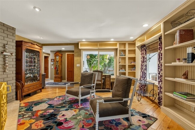 Building Photo - 1746 N Vallejo Way