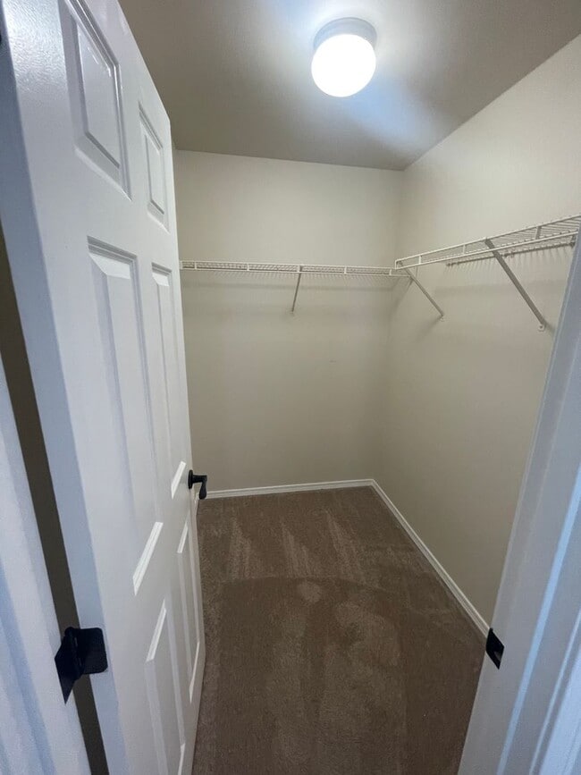 Building Photo - Beautiful Open Concept 4 Bedroom 2.5 Bath Home with Fenced Yard  in Gated Community