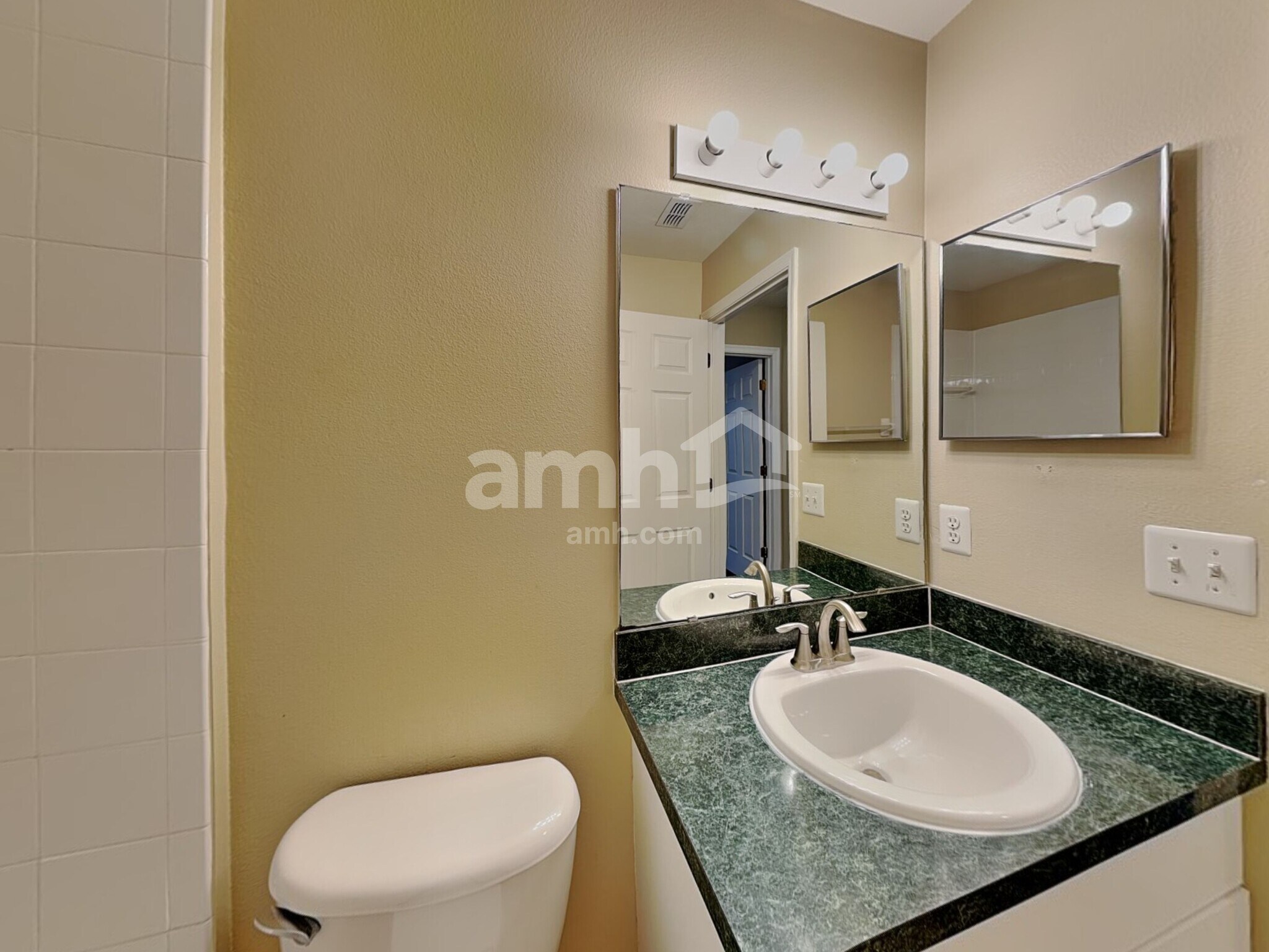 Building Photo - 214 Strada Dr