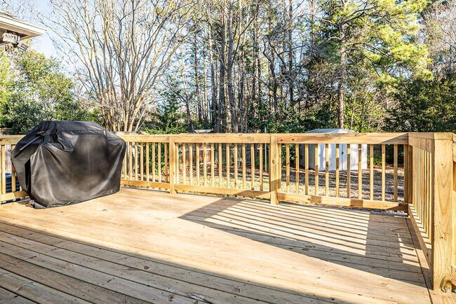 Building Photo - Spacious 3BR on Oversized Fenced Lot | GREAT PRICE!