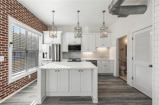 Building Photo - 791 Wylie St SE