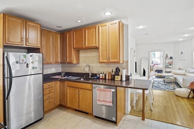 Primary Photo - 164 L St
