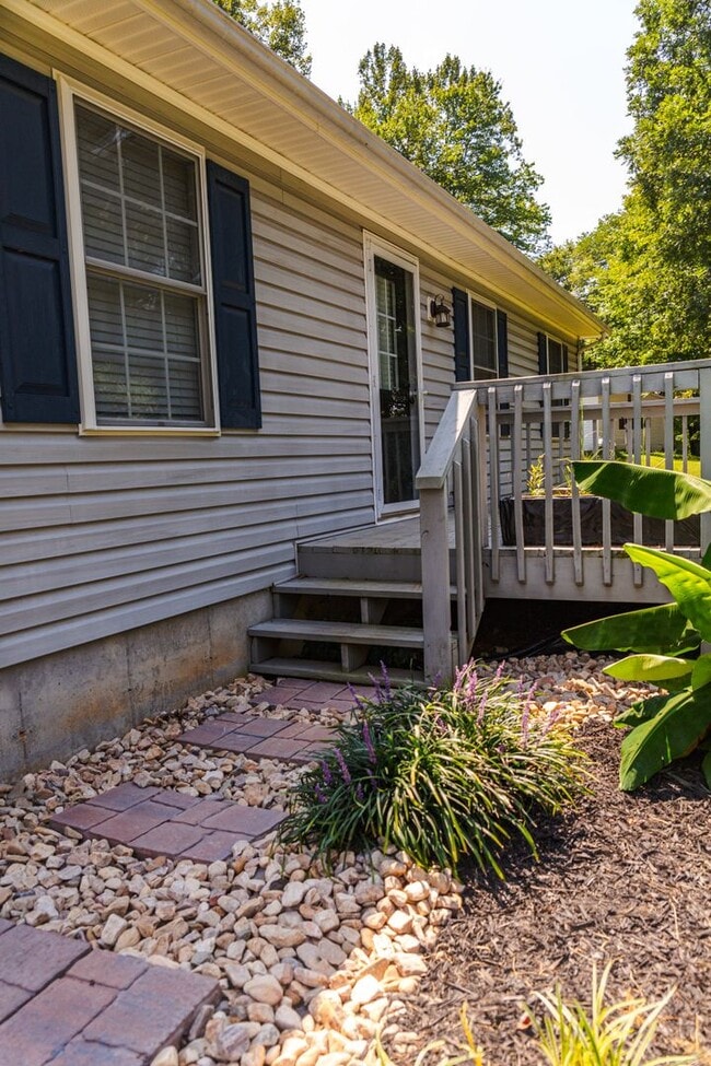 Building Photo - New Listing!