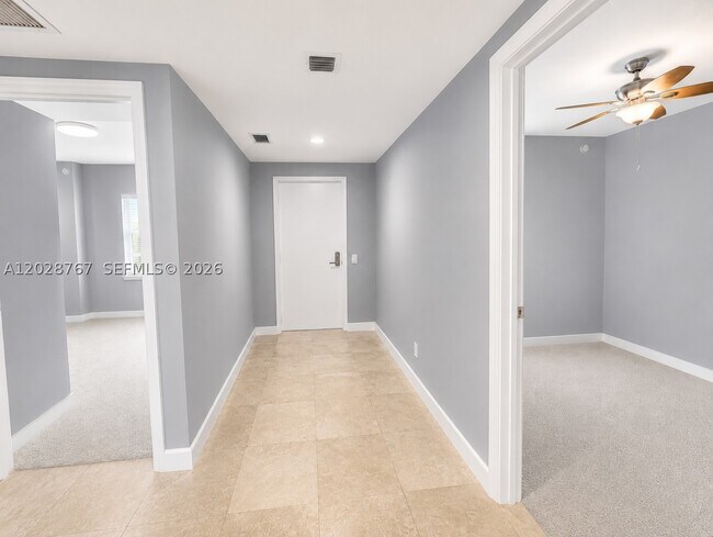 Building Photo - 14951 Royal Oaks Ln