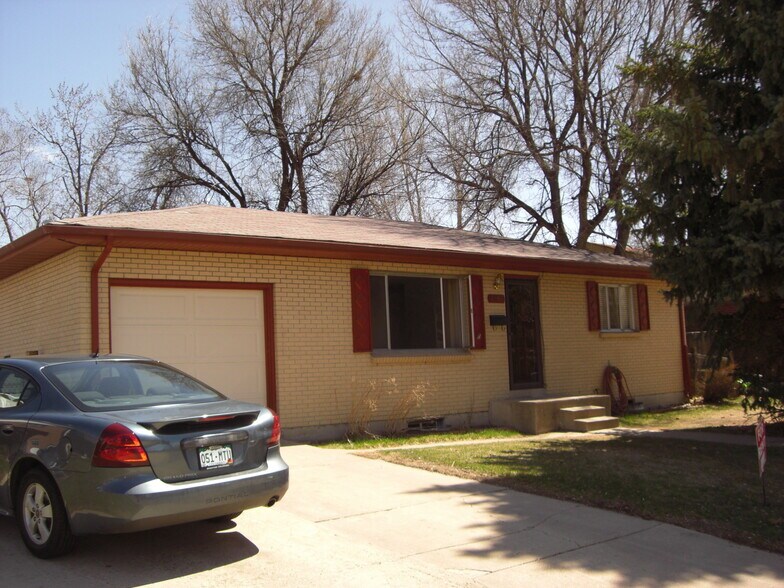 3 Bedroom 2 Bath home. Full size 1-car garage with RV pad and utility shed. - 6898 Newman Street