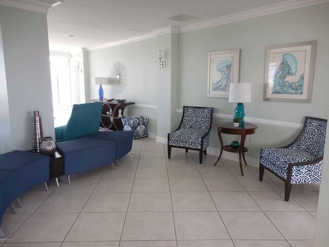 Building Photo - 903 Ocean Dr S