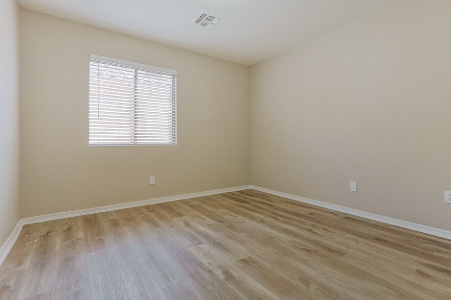 Building Photo - 10857 E Arcadia Ave