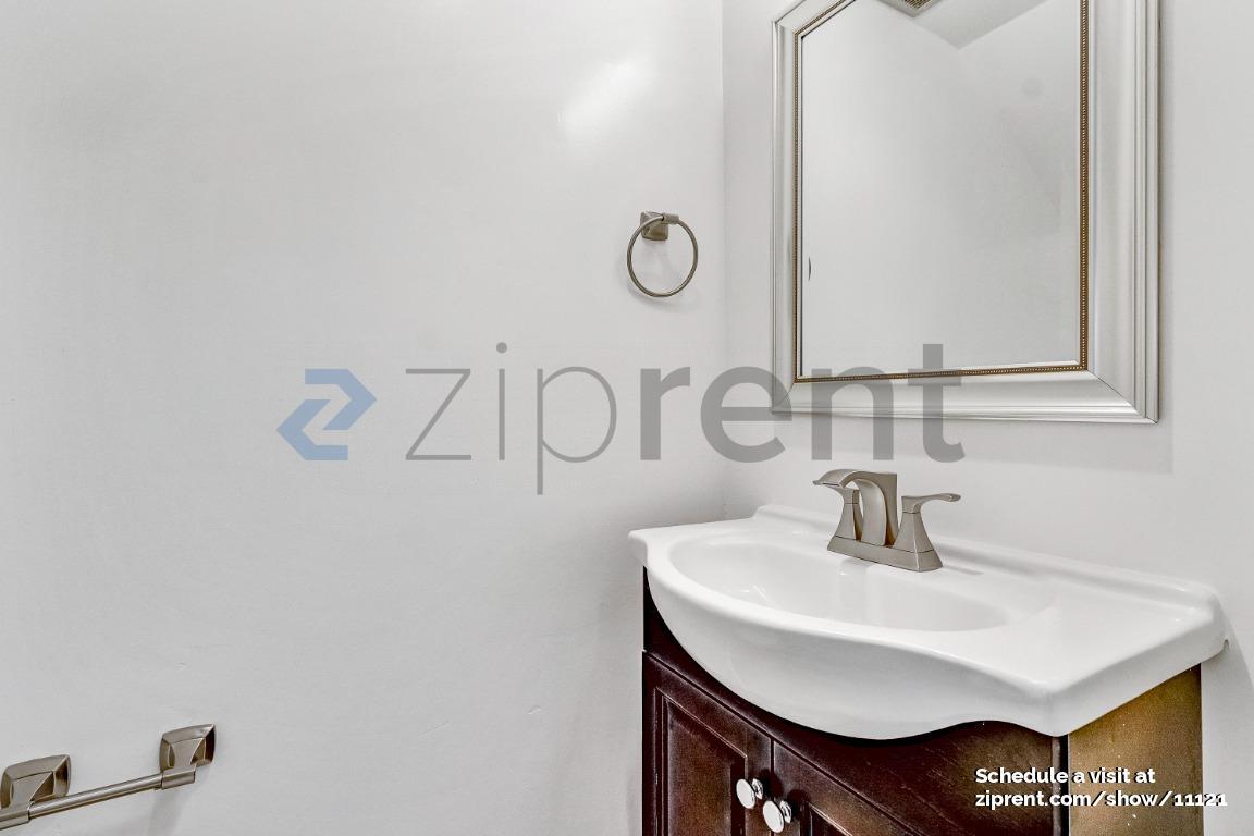 Building Photo - 1805 Primavera Dr