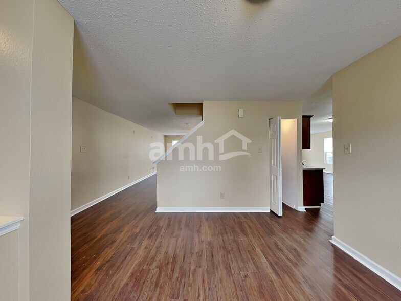 Building Photo - 933 Balto Dr