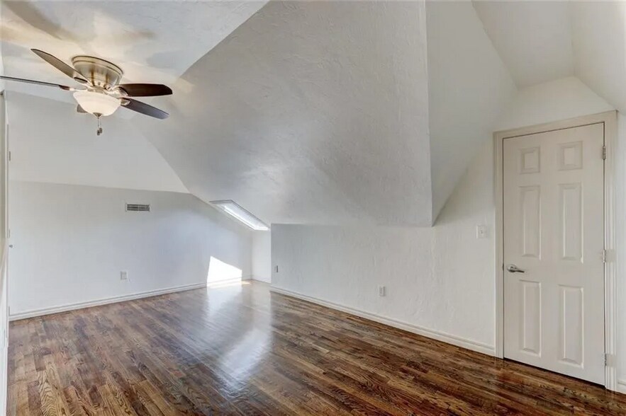 Building Photo - 2137 NW 27th St