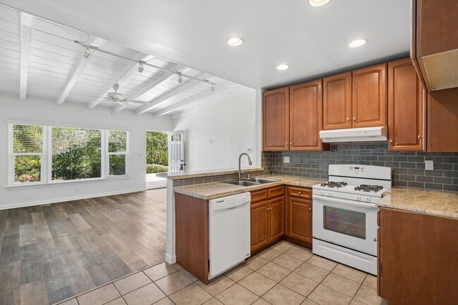 Building Photo - 375 E 20th St