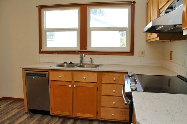 Building Photo - 3006 NE 66th Ave