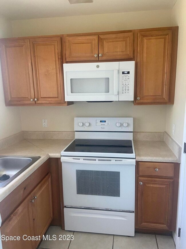 Building Photo - 290 Spring Dr