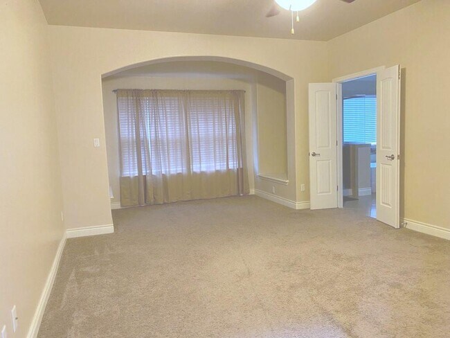 Building Photo - 313 Summer Pointe