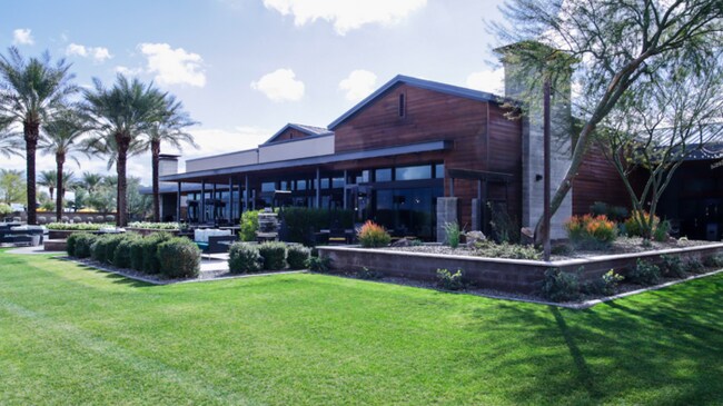 Building Photo - 3Bed/2Bath Home in Scottsdale w/ 2 Car Gar...
