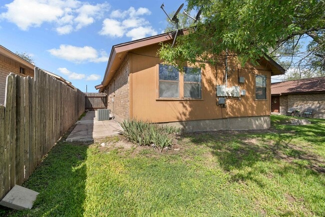 Building Photo - 109 Joe Rice Dr