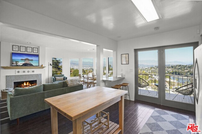 Building Photo - 1850 San Jacinto St