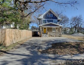 Building Photo - 5 bedroom 2 bath